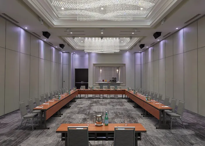 Courtyard By Marriott Oshawa